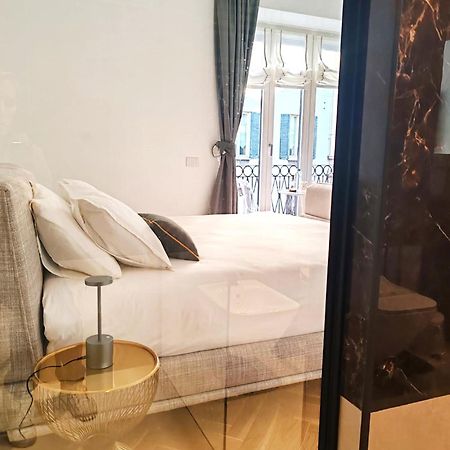 B And G San Babila- Luxury In The Heart Of Milano - Design District Hotel Bagian luar foto