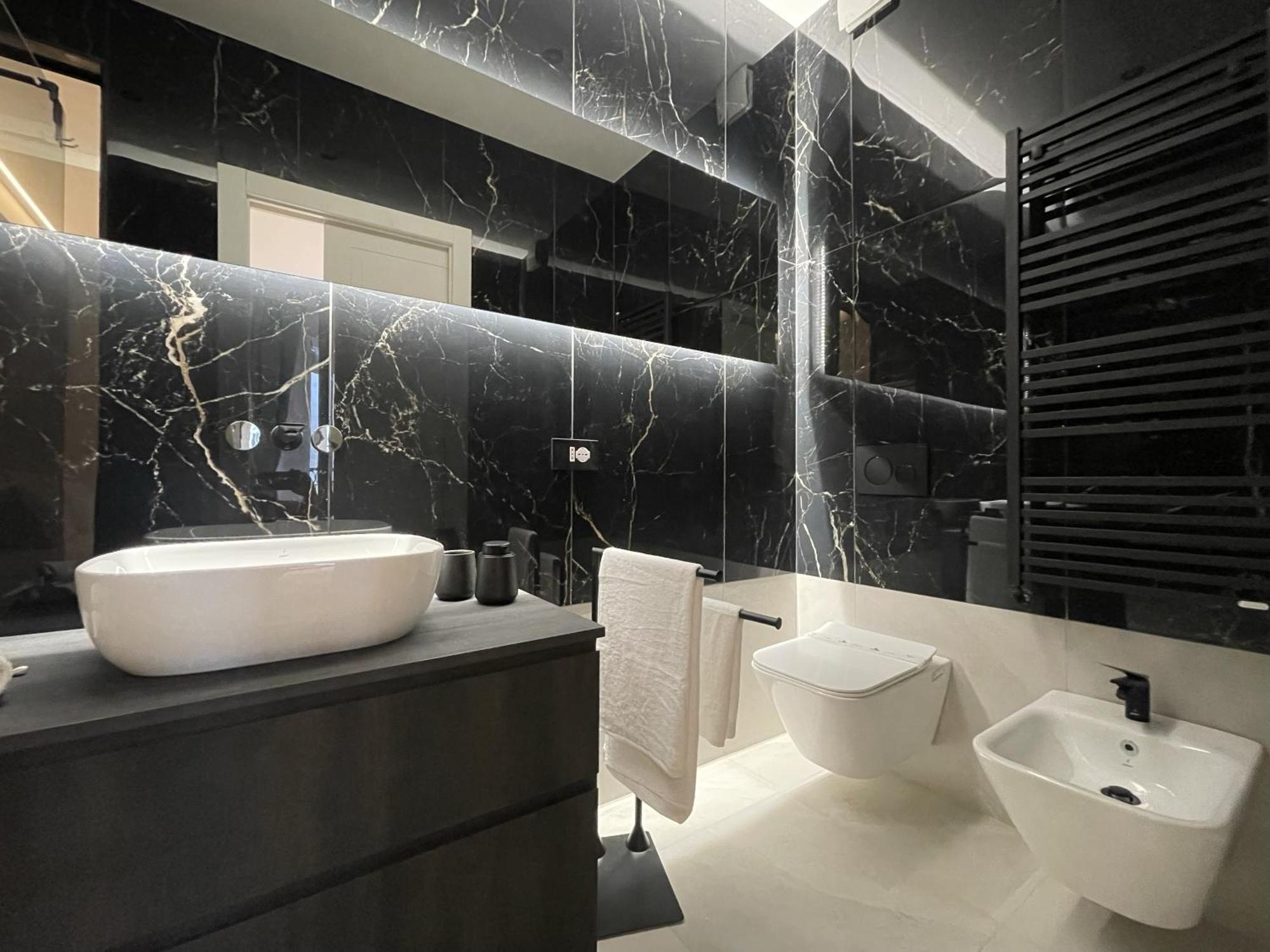B And G San Babila- Luxury In The Heart Of Milano - Design District Hotel Bagian luar foto