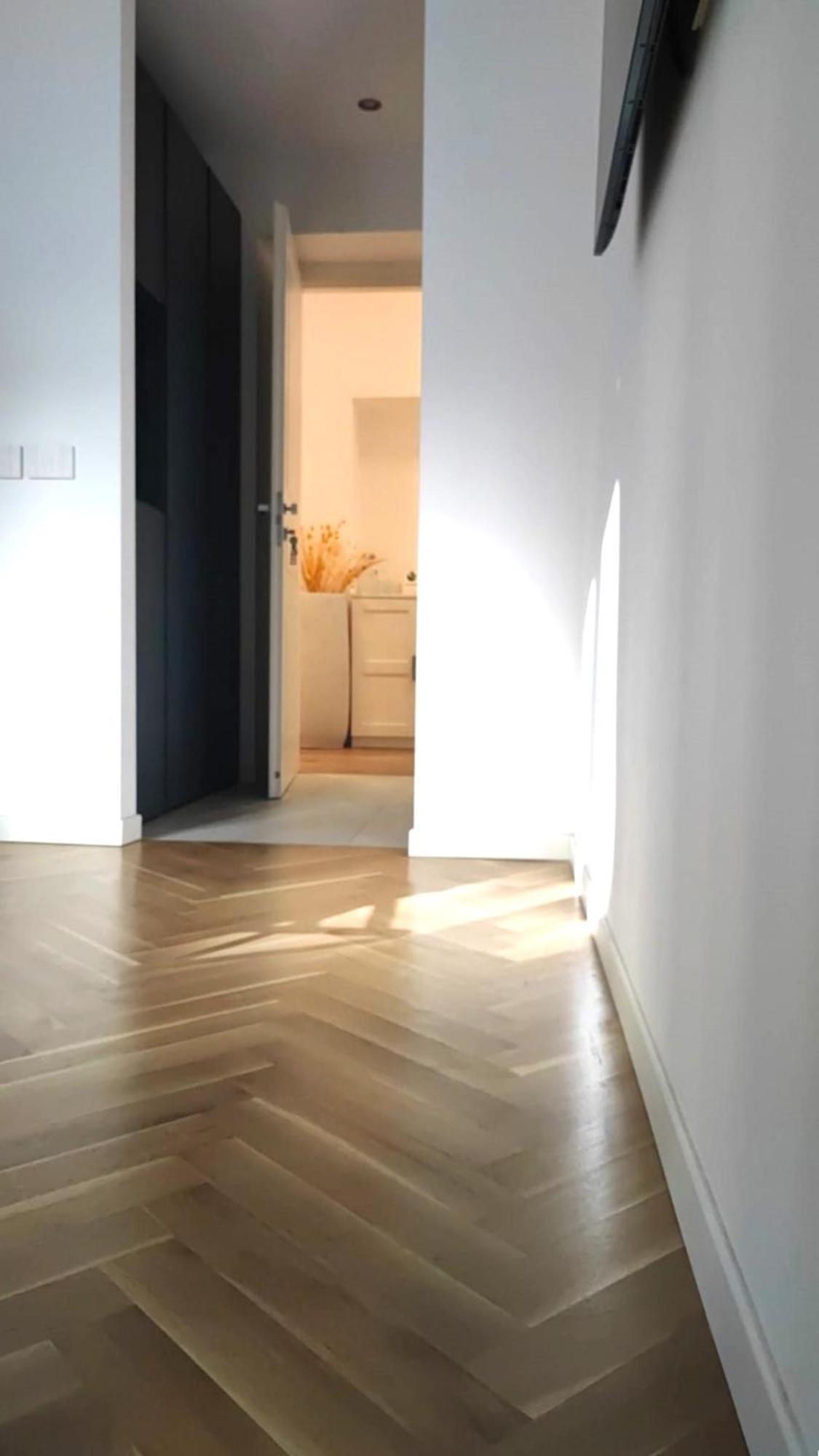 B And G San Babila- Luxury In The Heart Of Milano - Design District Hotel Bagian luar foto