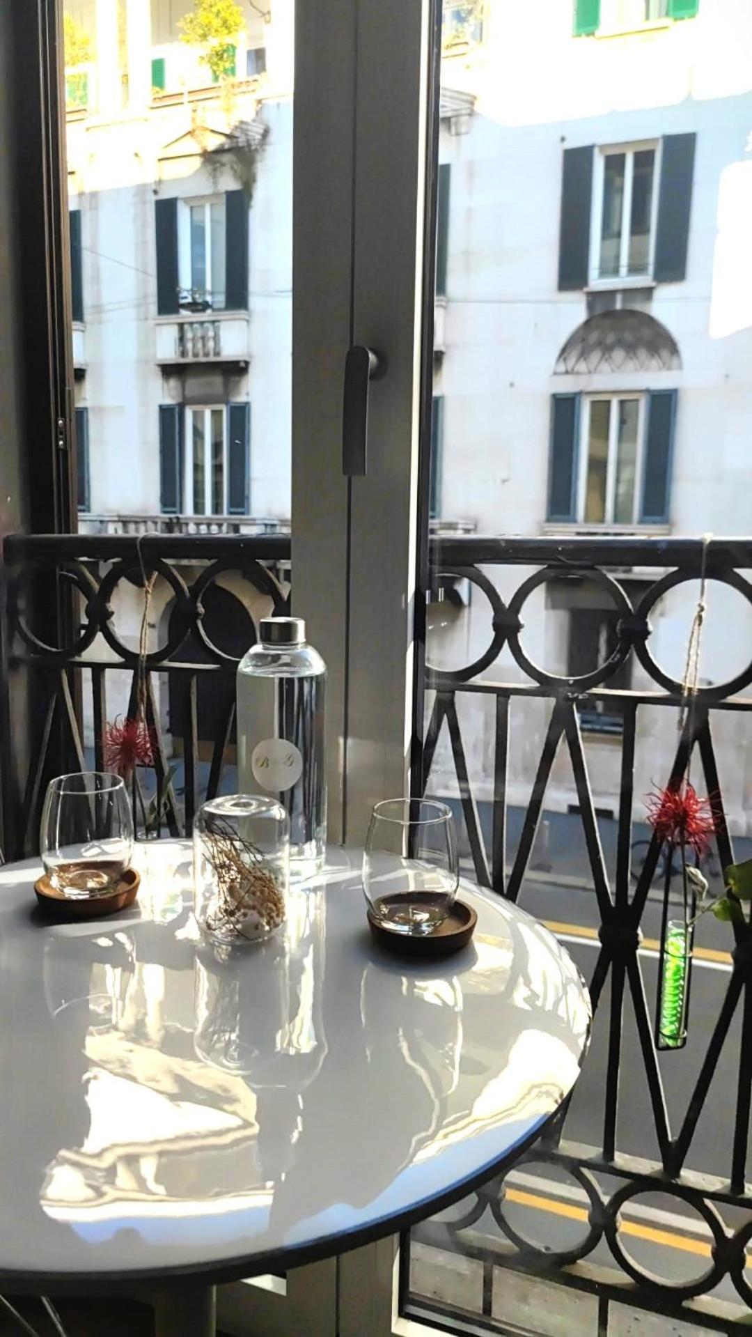 B And G San Babila- Luxury In The Heart Of Milano - Design District Hotel Bagian luar foto