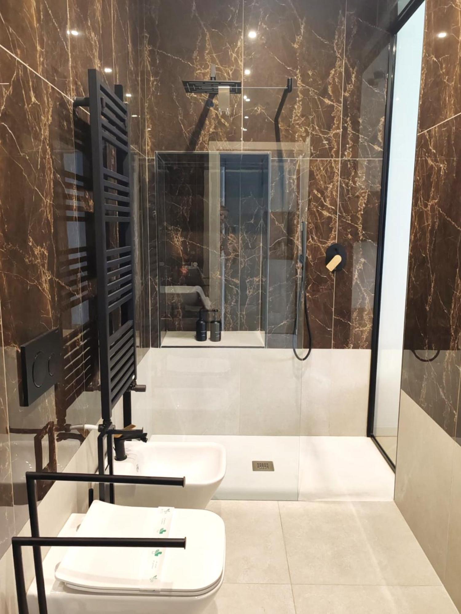 B And G San Babila- Luxury In The Heart Of Milano - Design District Hotel Bagian luar foto