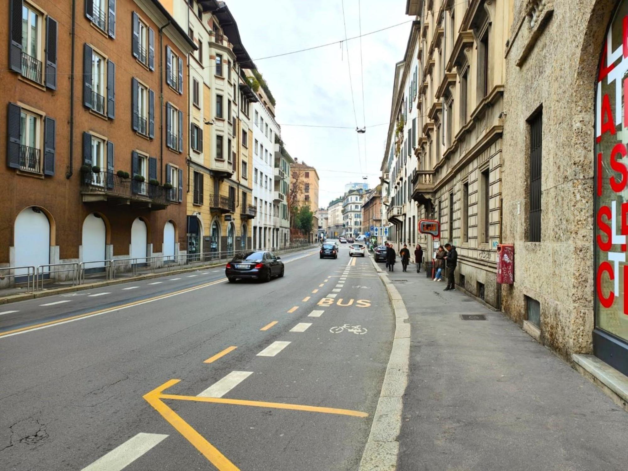 B And G San Babila- Luxury In The Heart Of Milano - Design District Hotel Bagian luar foto